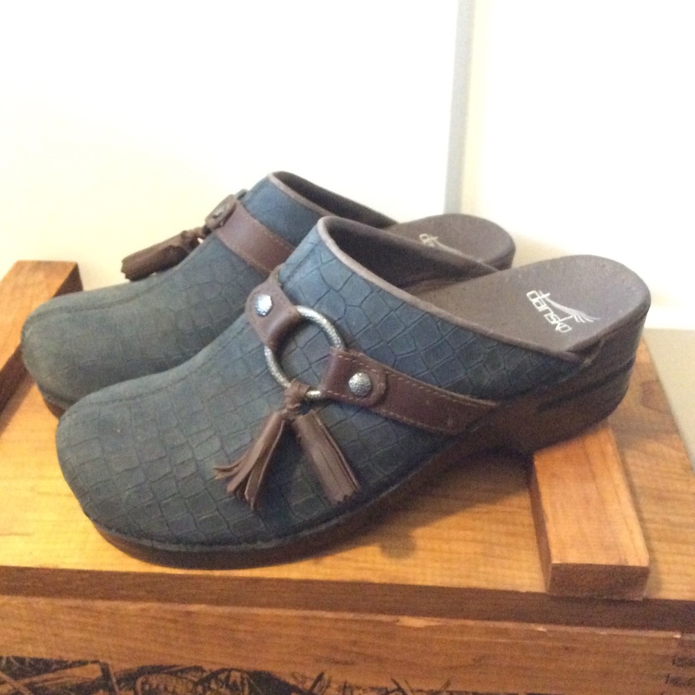 Dansko Shandi Blue leather w/ Brown tassel Clogs - sz 39 - Picture 2 of 4